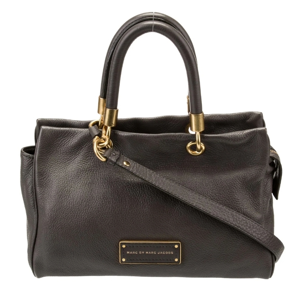 Marc by Marc Jacobs soft bagMade in a subtle grained black leather
